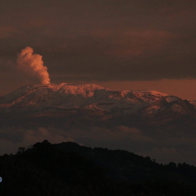 Foto del Volcán Nevado del Ruiz desde El Danubio